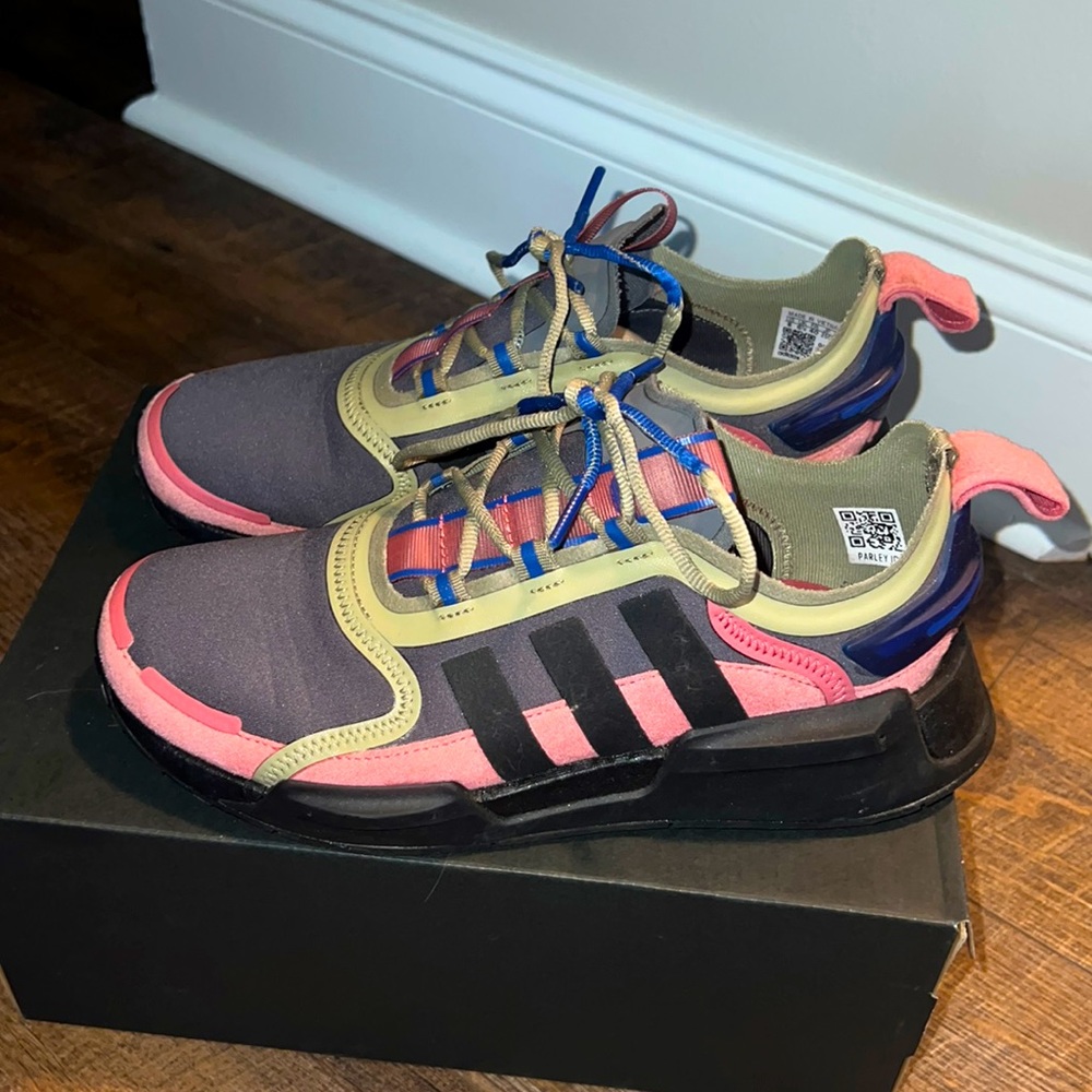 Women’s Adidas NMD R1 V3